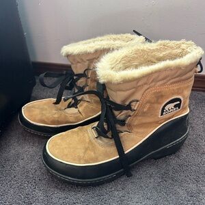 Sorel Women's Tan and Black Winter Boots